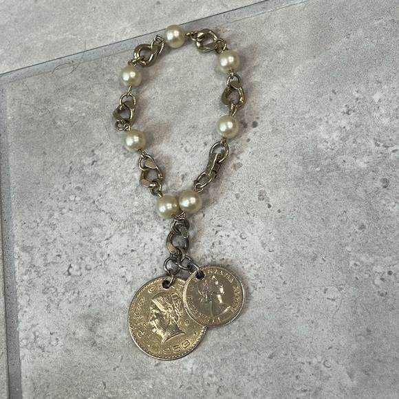 Kent Jewelry - Kent Vintage signed coin charm faux pearl bracelet